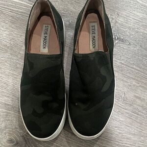 Steve Madden Slip-On Loafers in Dark Green Camo